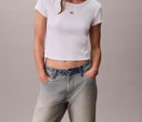 T-shirt Donna slim in cotone a coste con stemma Calvin Klein Jeans