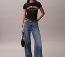 T-shirt slim con logo in stile college Calvin Klein Jeans