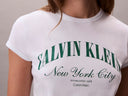 T-shirt slim con logo in stile college Calvin Klein Jeans