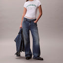 T-shirt slim con logo in stile college Calvin Klein Jeans