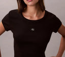 T-shirt Donna slim in cotone a coste con stemma Calvin Klein Jeans