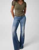 T-shirt donna Guess scollo a V